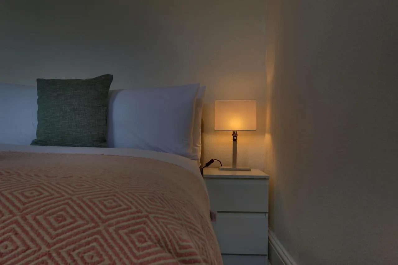 Convenient 1-Bed Apartment - Ideal For Working Away, Free Parking, Pet Friendly, Netflix Sheffield 0*,  United Kingdom