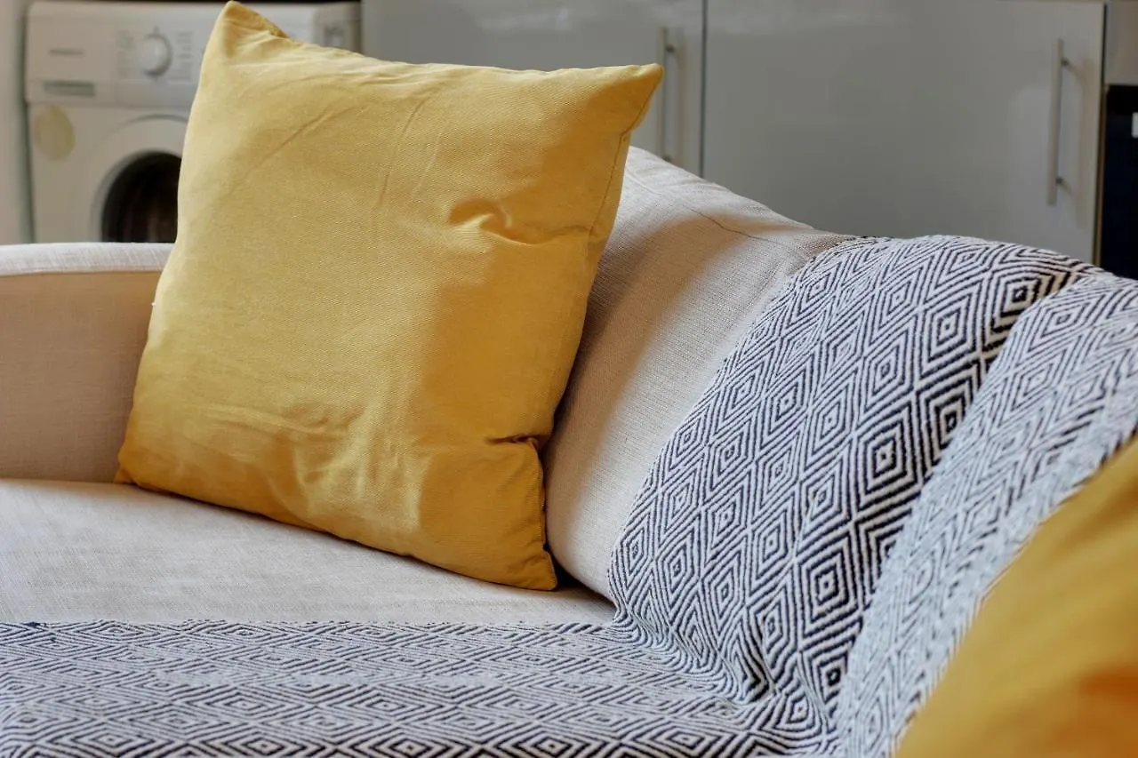 Convenient 1-Bed Apartment - Ideal For Working Away, Free Parking, Pet Friendly, Netflix Sheffield United Kingdom